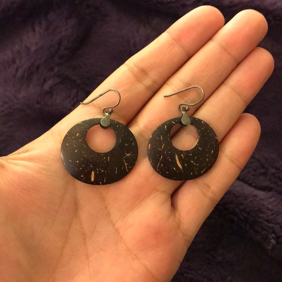 ALL MUST GO SALE!! Coconut shell earrings - Picture 1 of 7